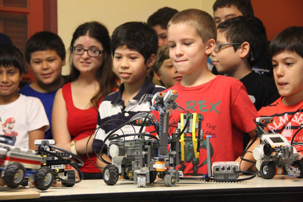 Más de 100 participaron en taller de robótica educativa en vacaciones