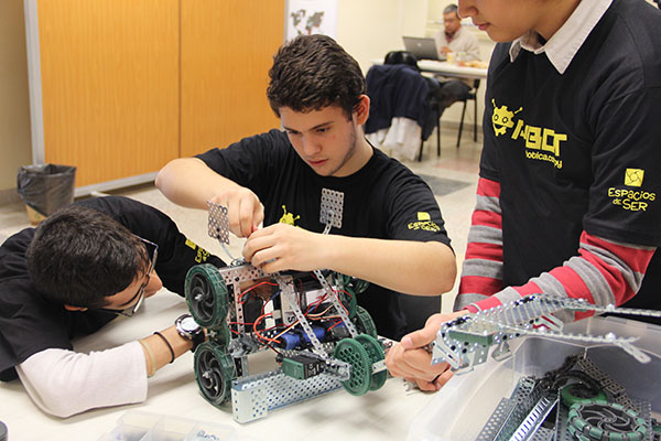 Construyendo Desafío 3 Vex Robotics PYBOT 2016